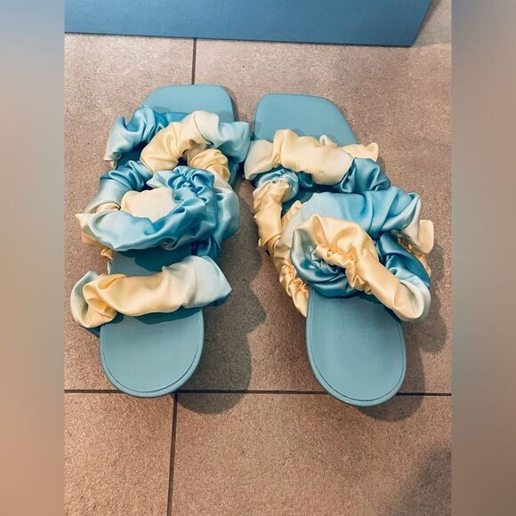 2 ITEM BUNDLE - Jordan 1 Bred Toe Hightops - Bottega Veneta Mule Heels - Size 10 - Picture 6 of 16